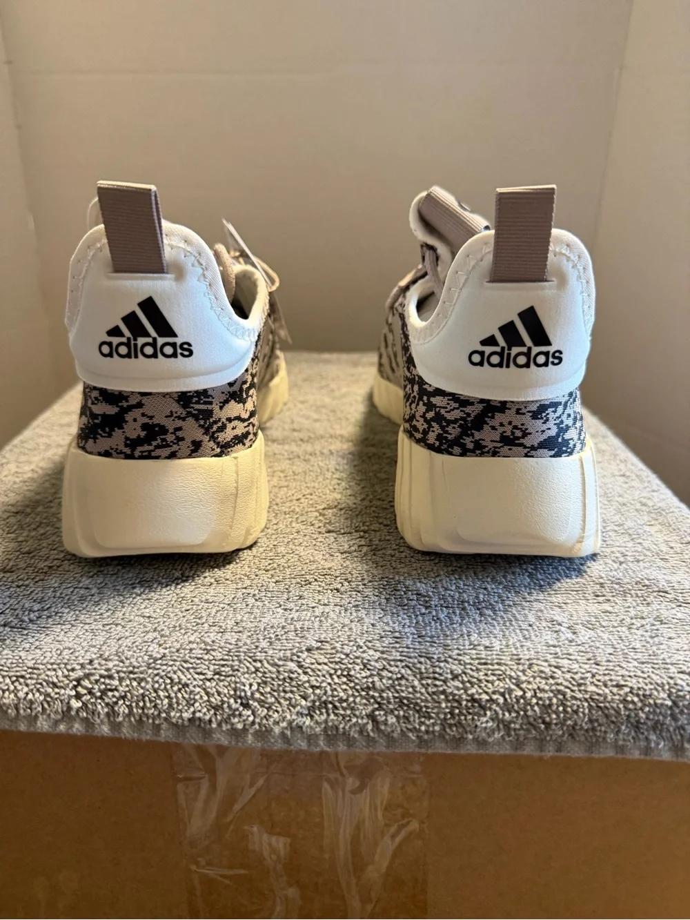 adidas Kaptir 3.0 K Kids Youth Size 5.5 NIB Camo Black Taupe JQ7333